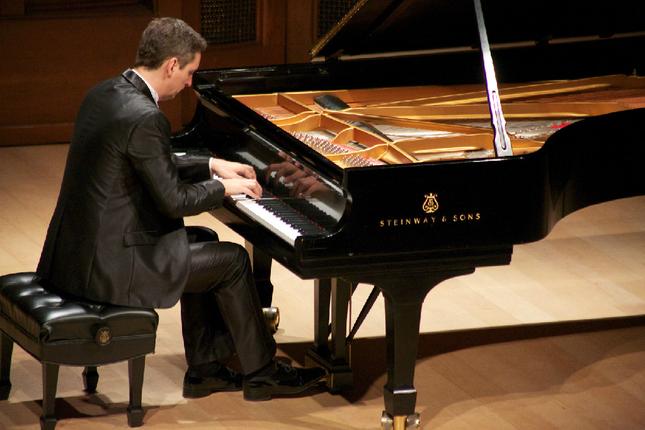 Classical Pianist Ratimir Martinović returns to Santa Barbara!
